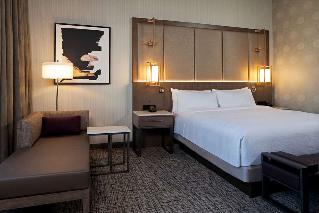 Фото H Hotel Los Angeles, Curio Collection by Hilton
