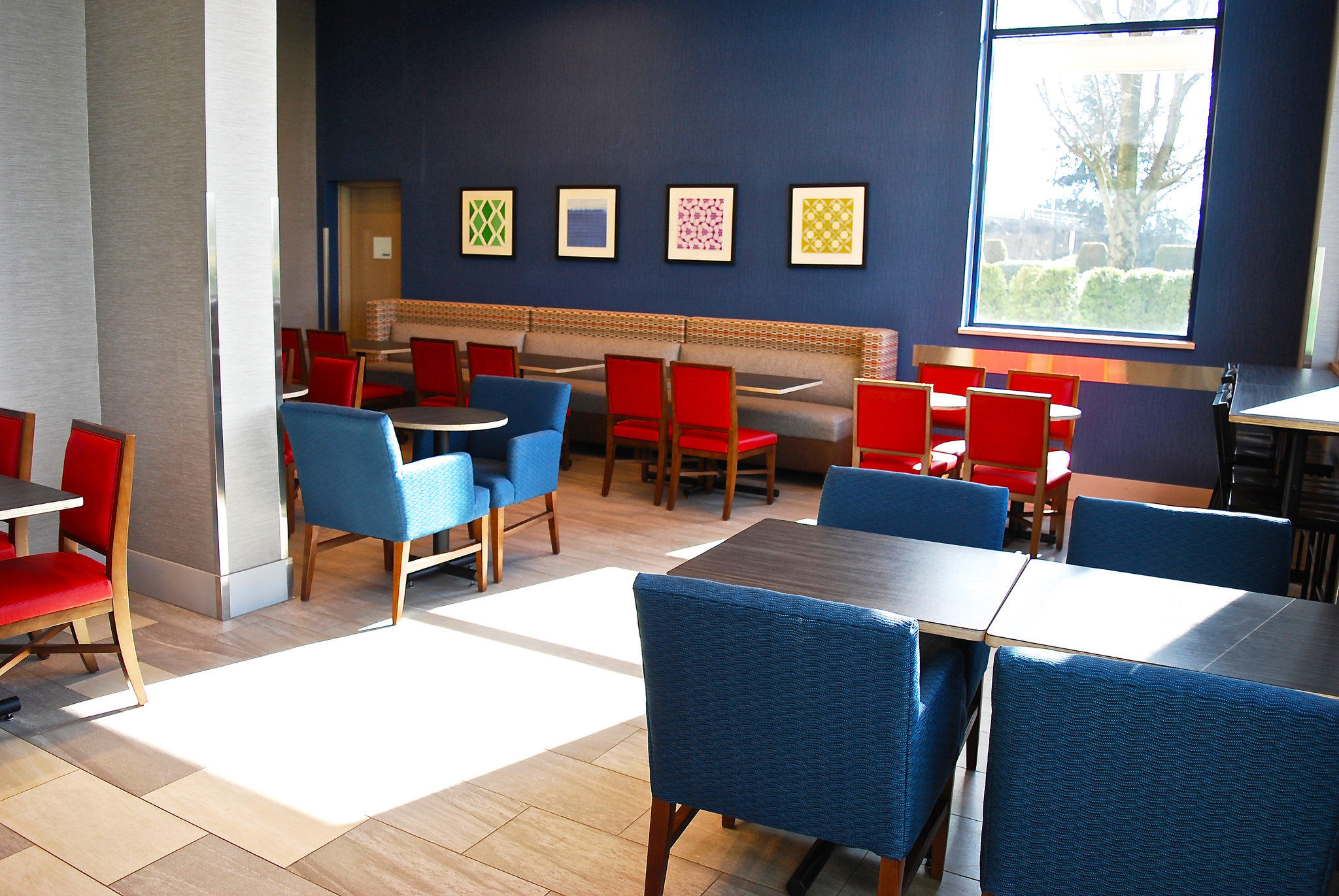 Фото Holiday Inn Express Vancouver Airport Richmond