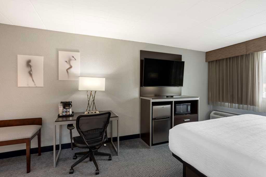 Фото Best Western Plus Reading Inn & Suites