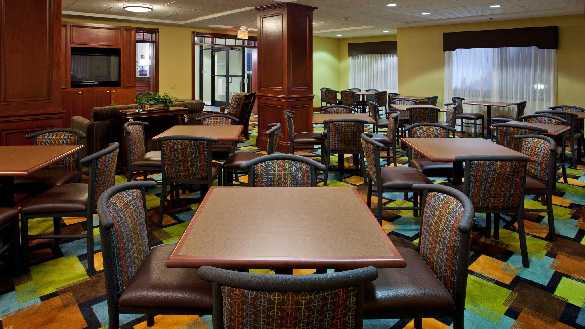 Фото Holiday Inn Express Grove City, an Ihg Hotel
