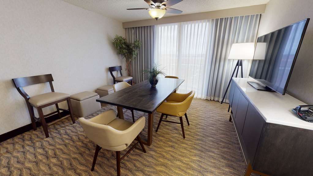 Фото Embassy Suites by Hilton Oklahoma City Will Rogers Airport