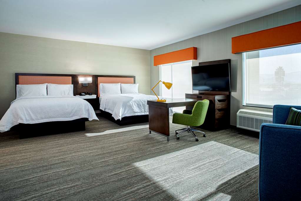 Фото Hampton Inn & Suites Indio
