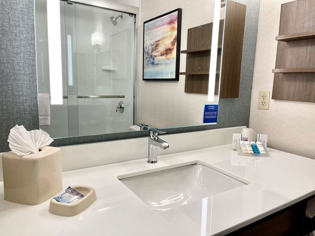 Фото Hilton Garden Inn Oconomowoc