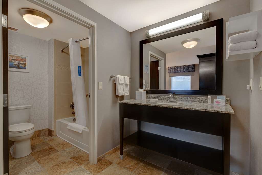 Фото Hampton Inn & Suites Seattle/Federal Way