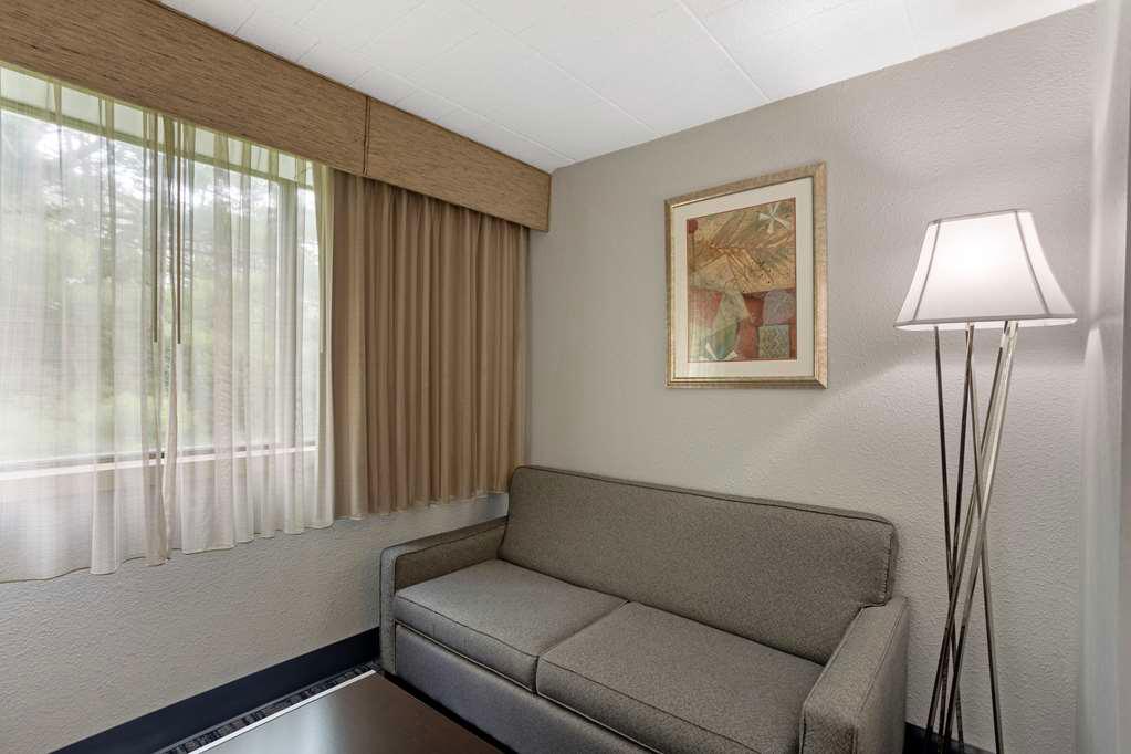 Фото Best Western Plus Reading Inn & Suites