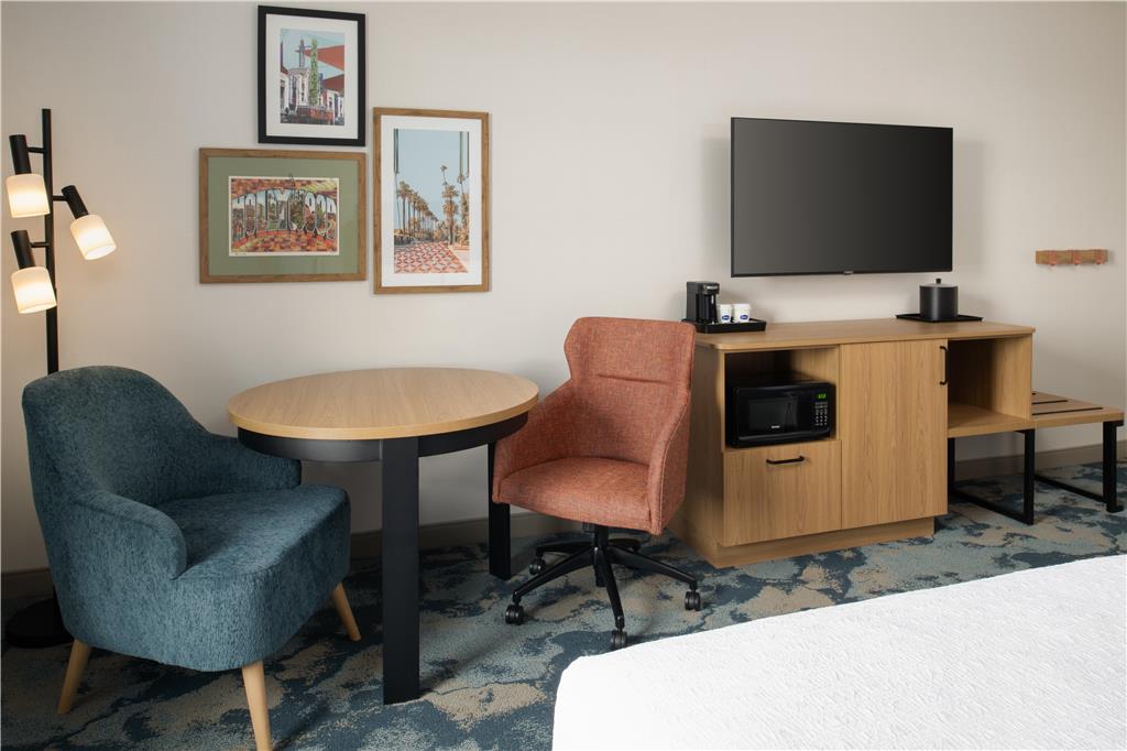 Фото Holiday Inn Express North Hollywood - Burbank Area, an Ihg Hotel