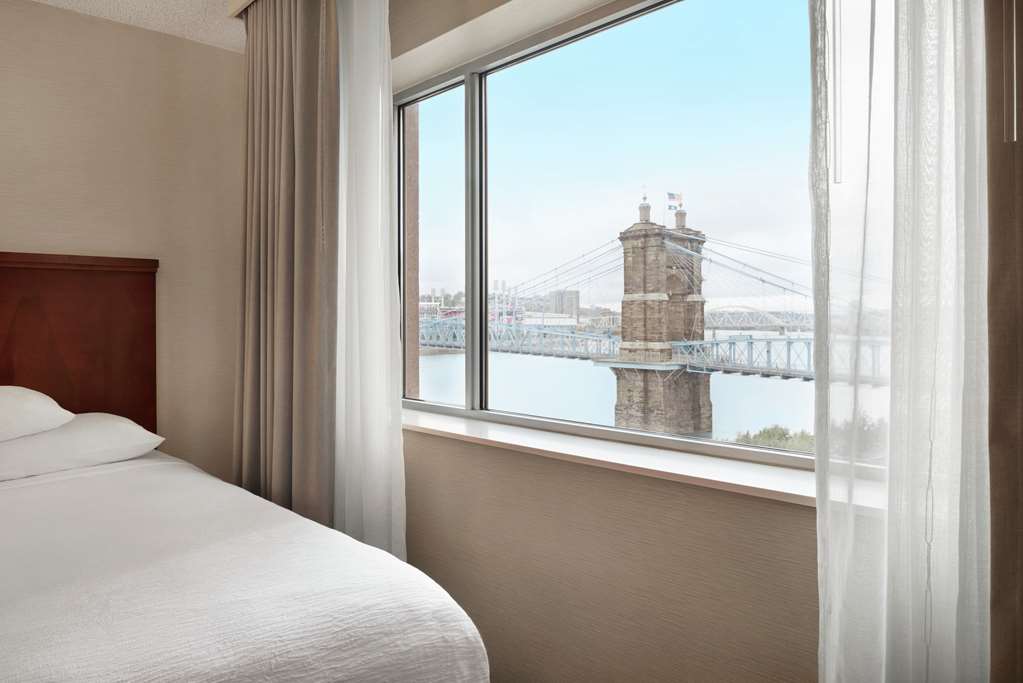 Фото Embassy Suites by Hilton Cincinnati RiverCenter