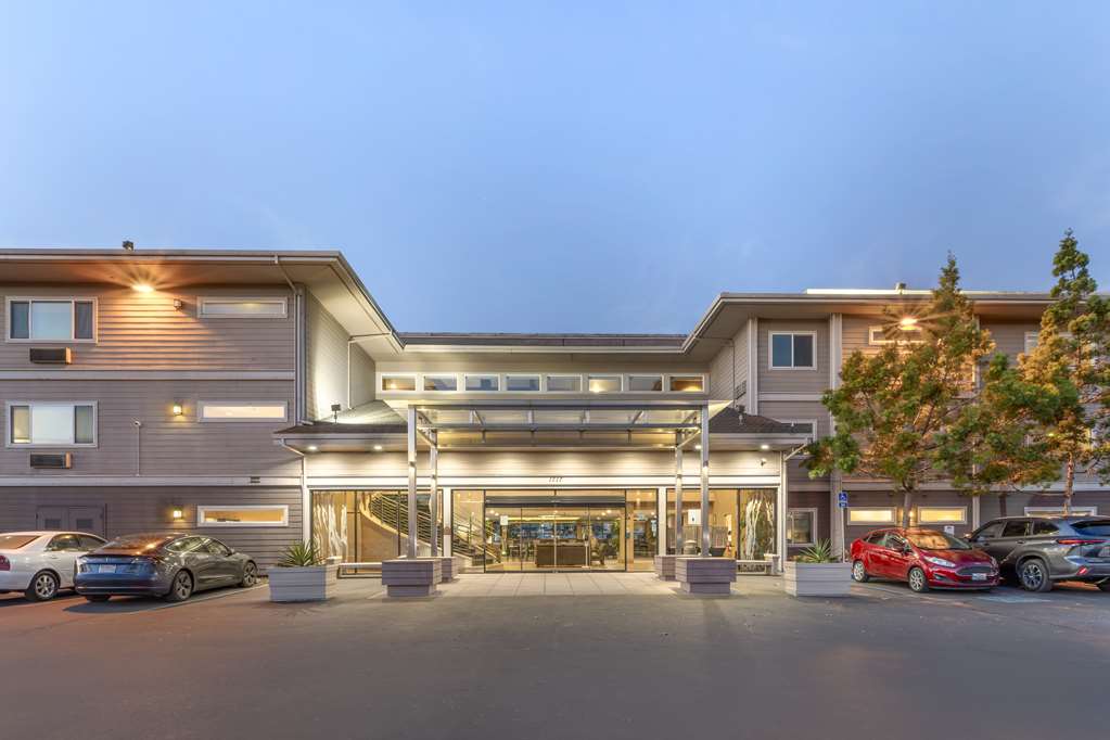Фото Best Western Plus Bayside Hotel