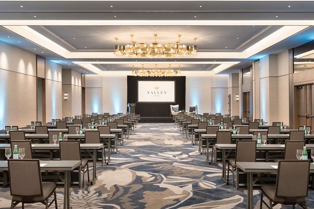 Фото Valley Hotel Homewood Birmingham, Curio Collection by Hilton