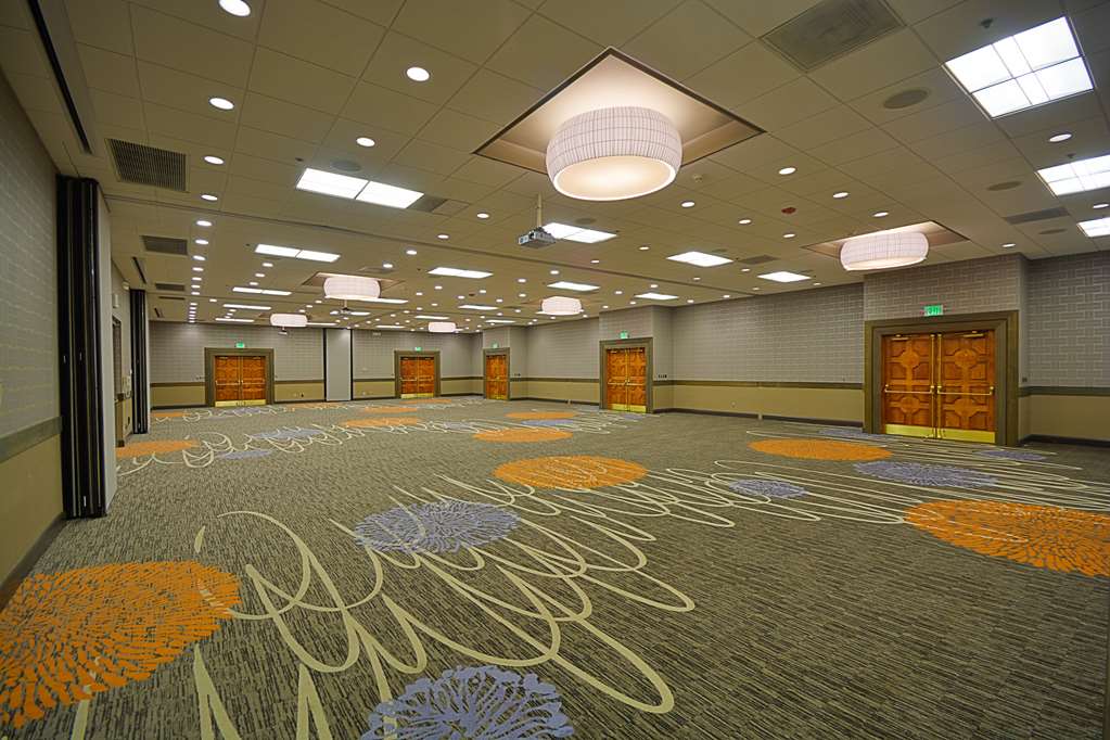 Фото Embassy Suites by Hilton Denver Central Park