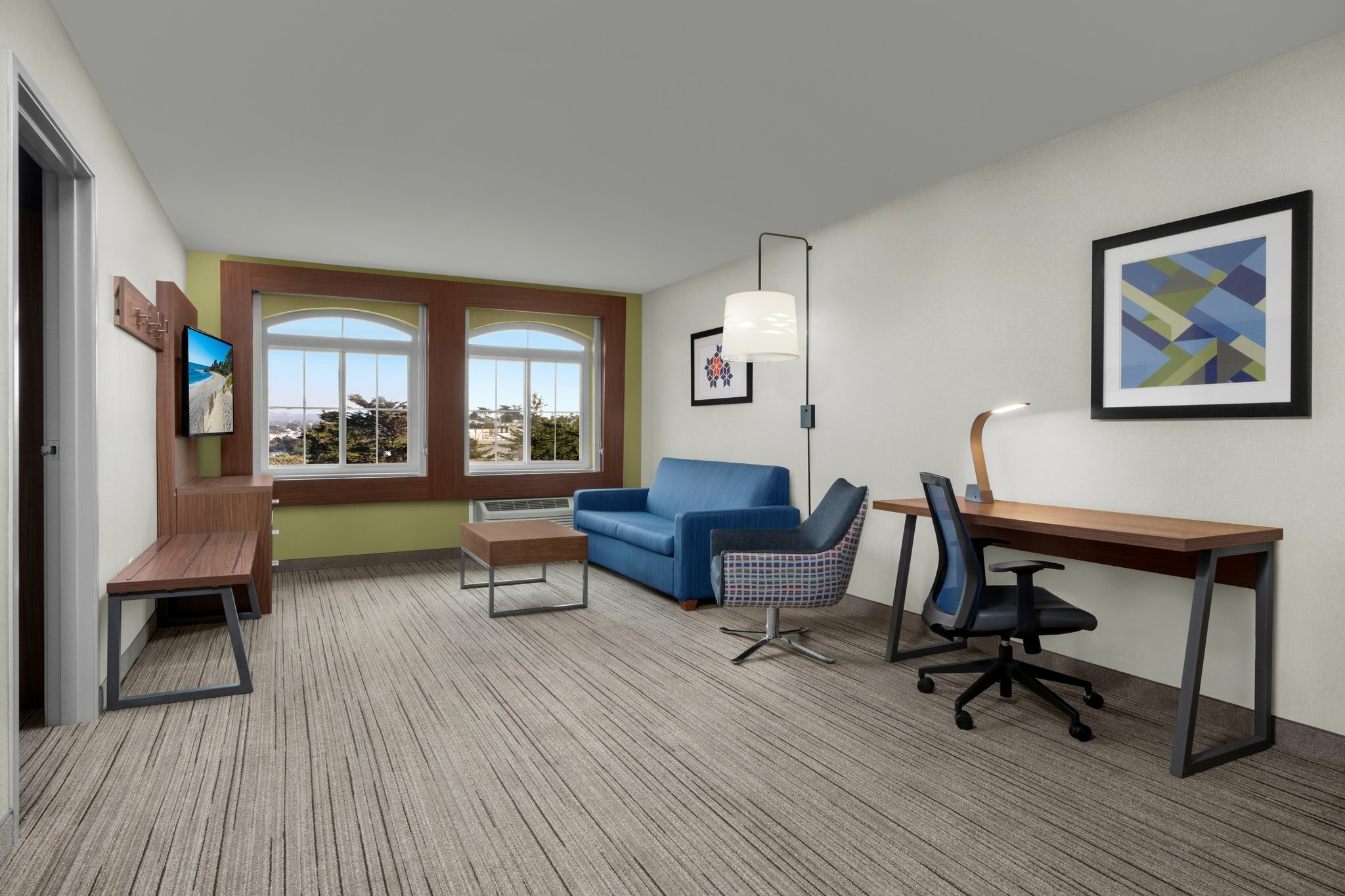 Фото Holiday Inn Express Hotel & Suites Marina - State Beach Area, an Ihg Hotel