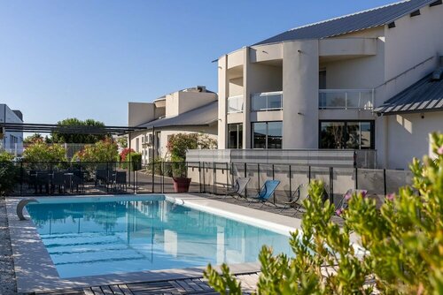 Гостиница The Originals City, Hôtel Les Dômes, Perpignan Sud в Перпиньяне