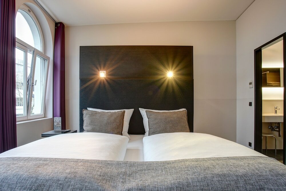 Фото Premier Inn Koeln City Centre