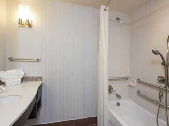 Фото Hilton Garden Inn Louisville Downtown