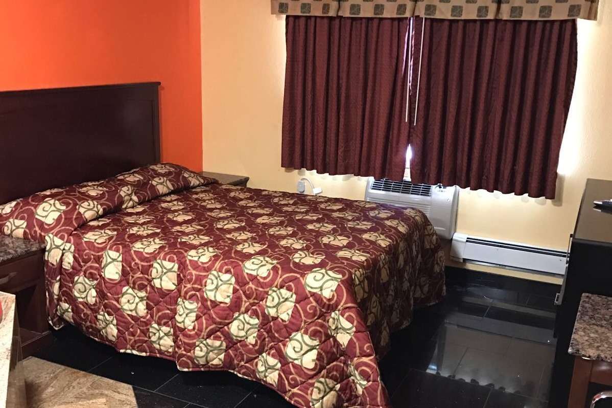 Фото Travelodge by Wyndham Avenel Woodbridge