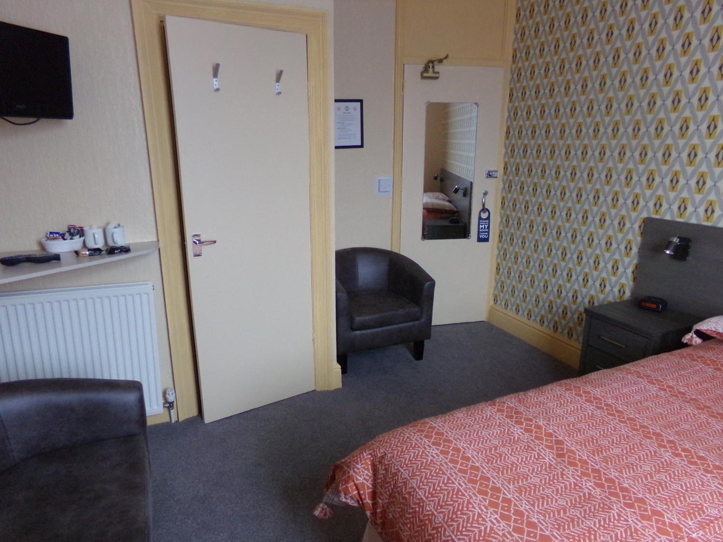 Фото St Annes Hotel