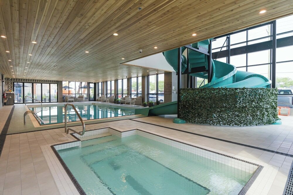 Фото Sandman Hotel & Suites Winnipeg Airport