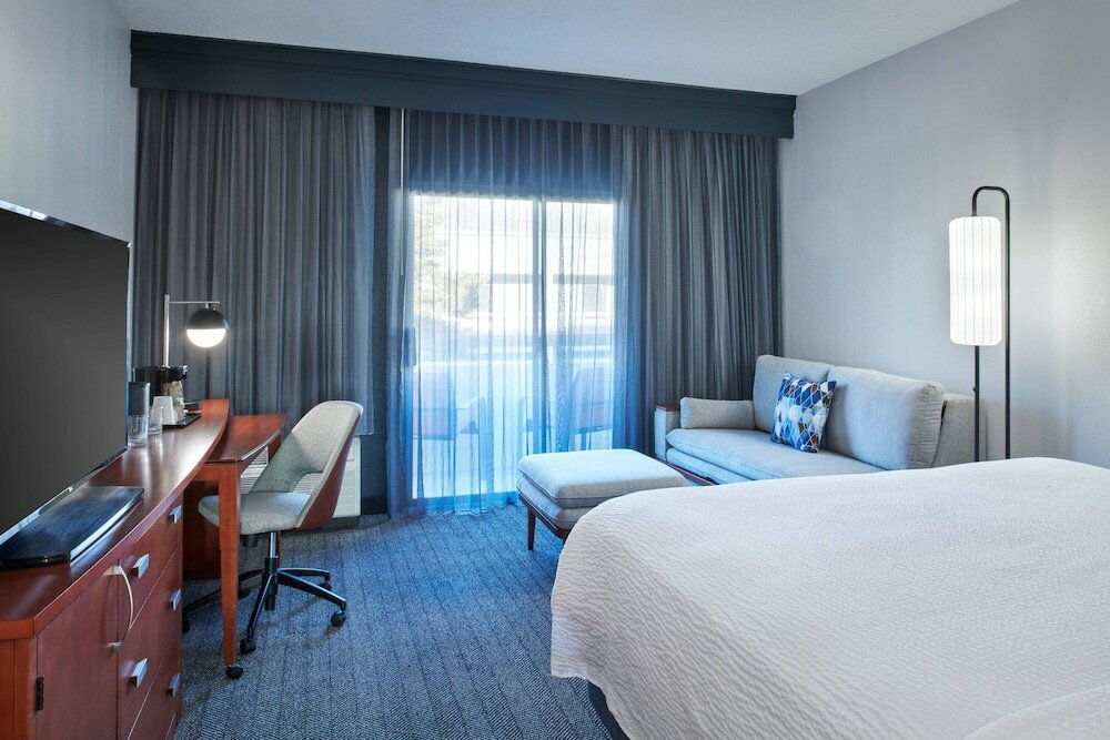 Фото Courtyard by Marriott Chicago Highland Park/Northbrook