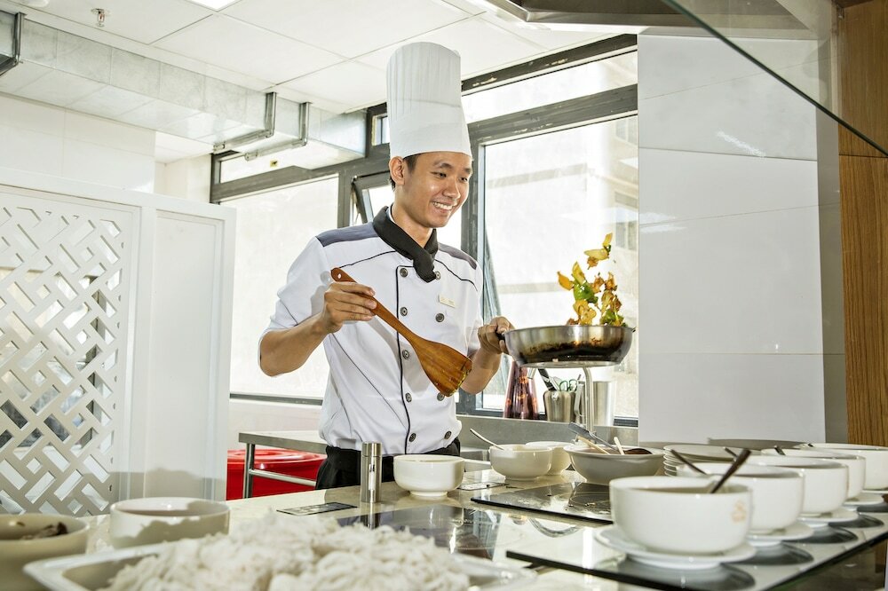 Фото Paris Deli Danang Beach Hotel
