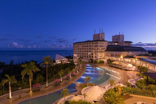 Внешний вид отеля Okinawa Kariyushi Beach Resort Ocean SPA в Онне, фото 5