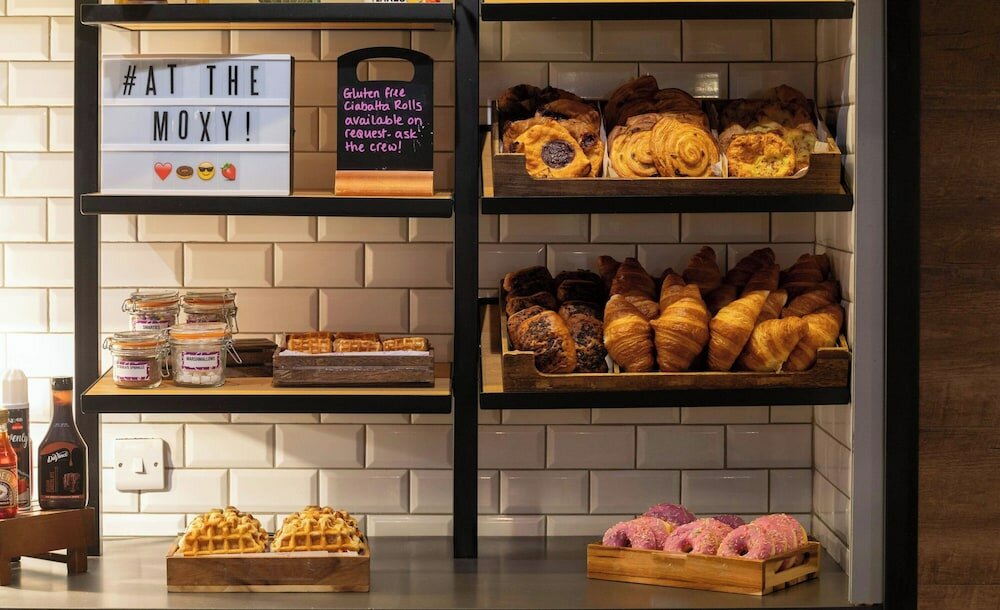 Фото Moxy Southampton