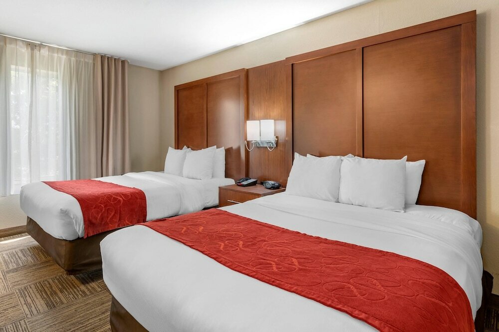 Фото Comfort Suites Urbana Champaign, University Area
