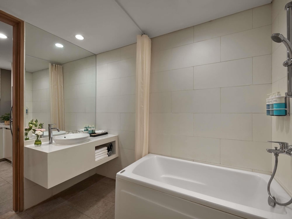 Фото Novotel Living Saigon South