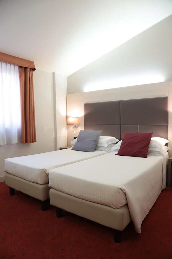 Фото Hotel Campion