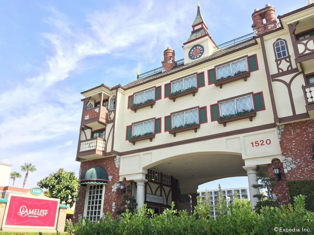 Фото Anaheim Camelot Inn & Suites