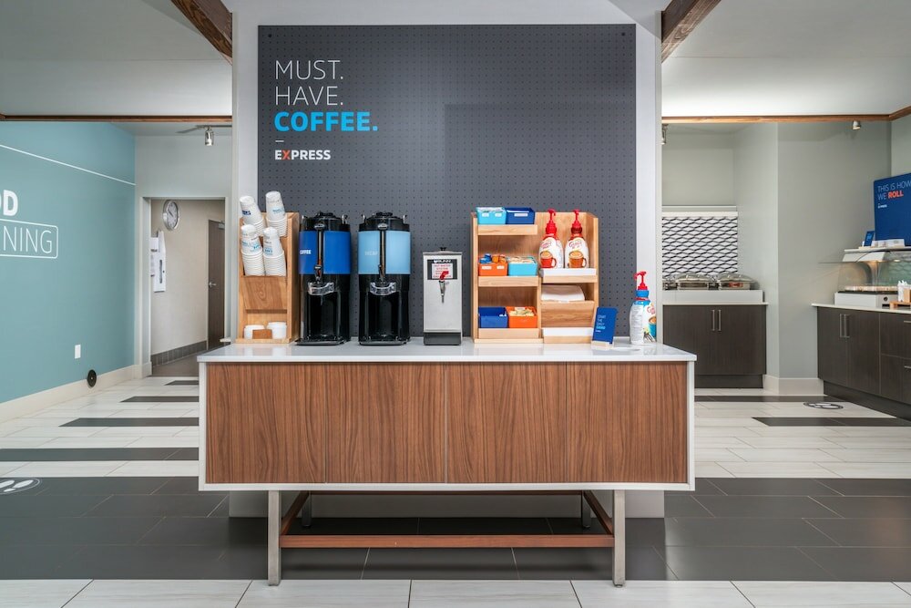 Фото Holiday Inn Express & Suites Brandon, an Ihg Hotel