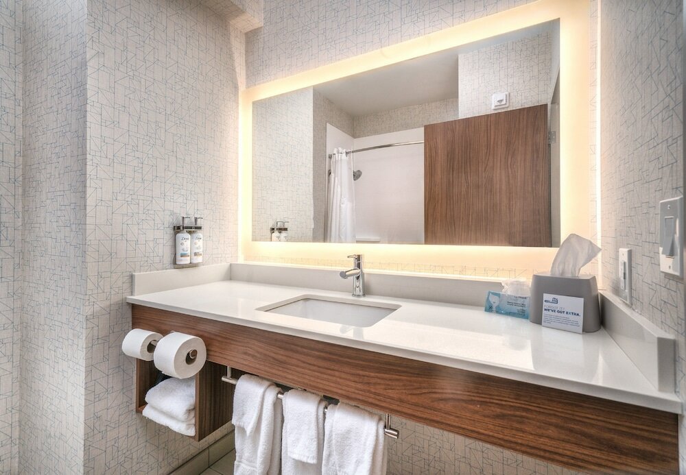 Фото Holiday Inn Express & Suites Brandon, an Ihg Hotel