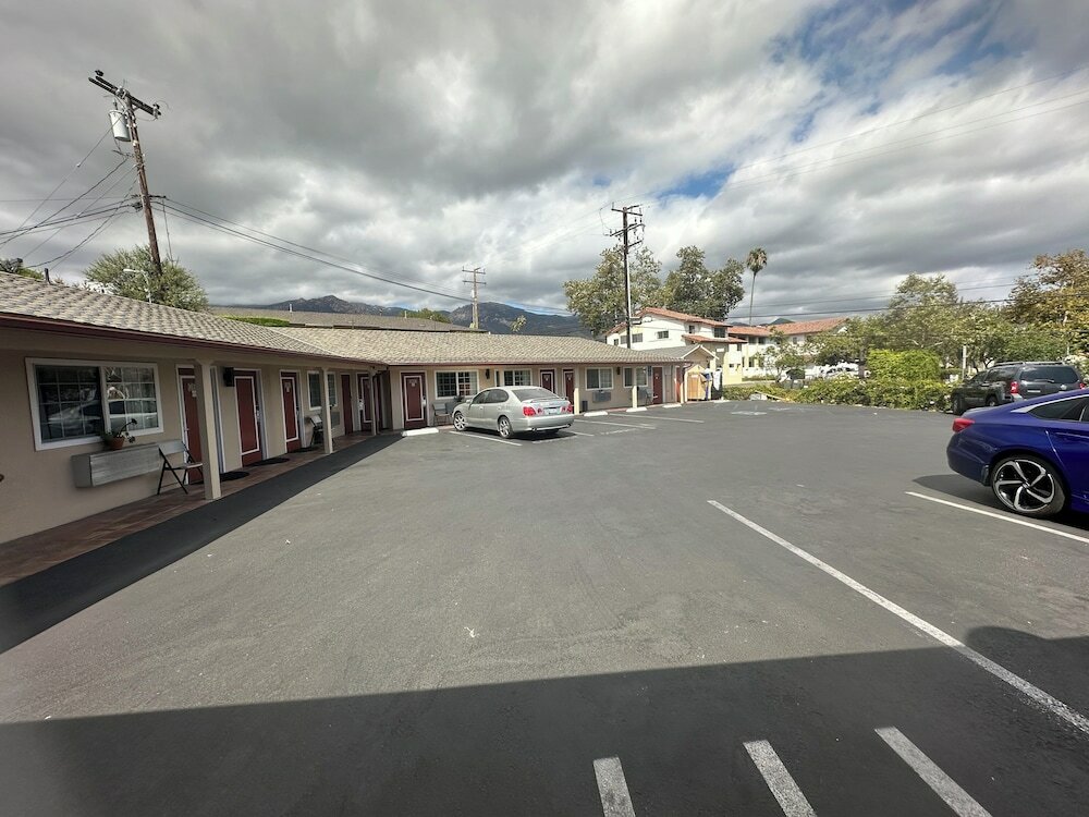 Фото Town and Country Inn