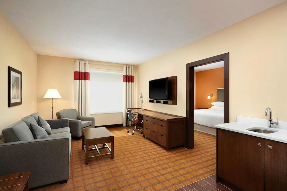 Фото Four Points by Sheraton Edmonton International Airport