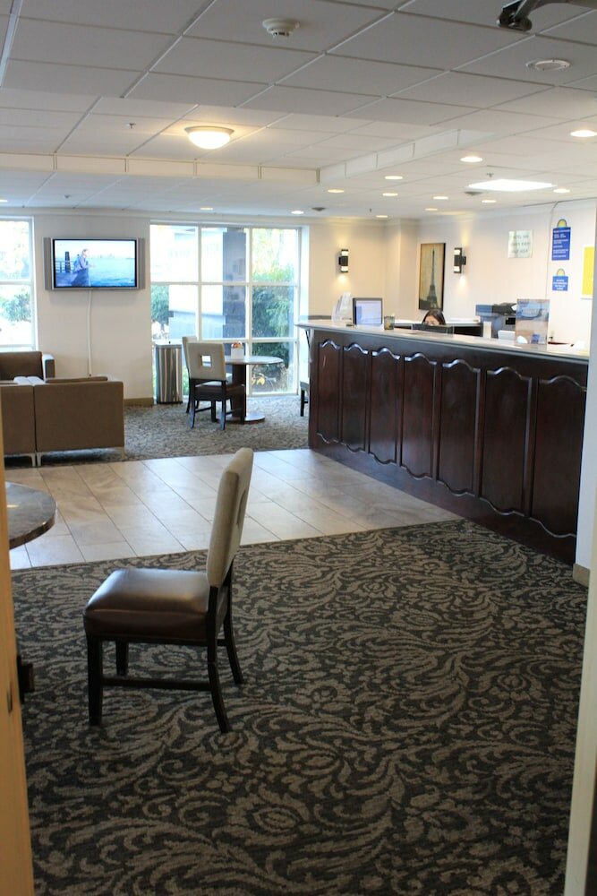 Фото Days Inn by Wyndham Seatac Airport