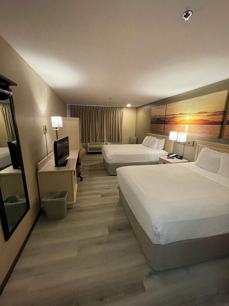 Фото Days Inn by Wyndham Seatac Airport