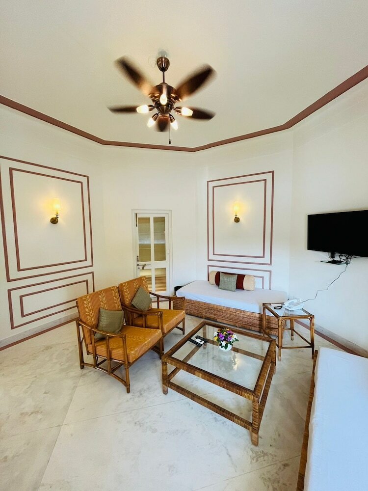 Фото Shikarbadi Hotel