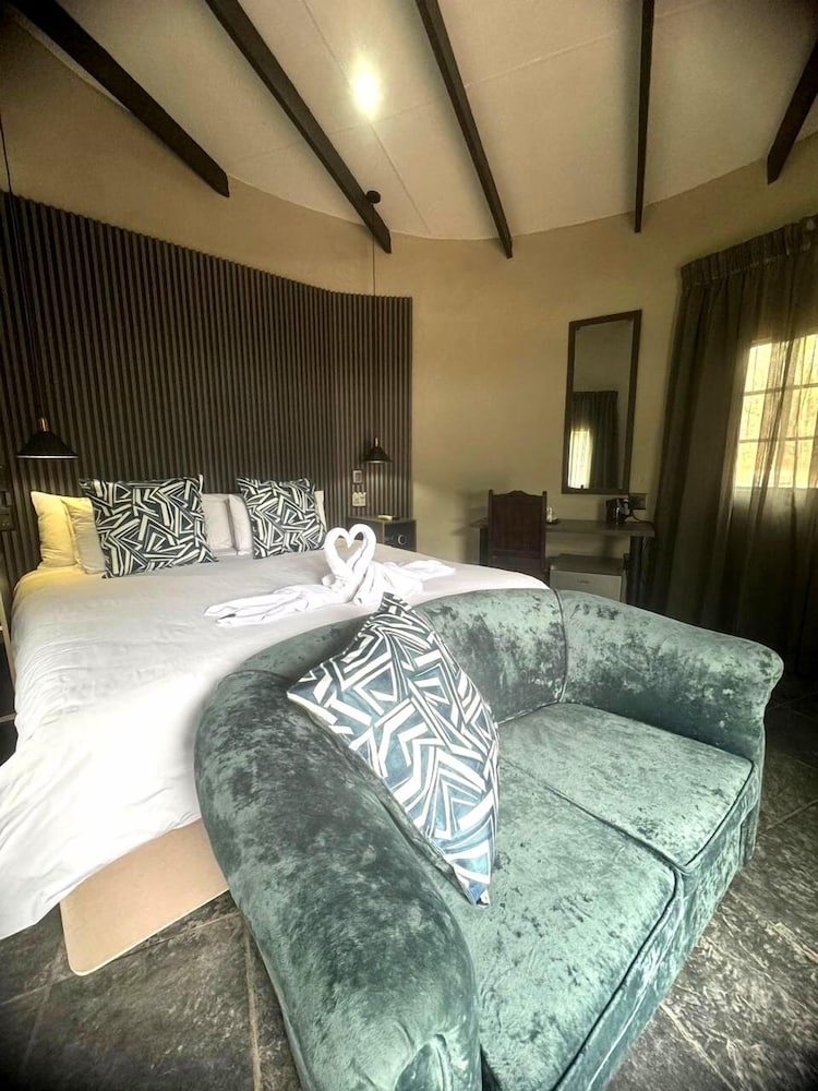 Фото Shangri-La Country Hotel