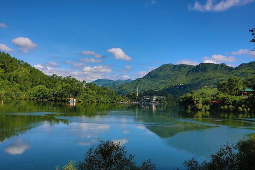Внешний вид отеля Latitude 29 by The Lake Resort в Наукучхиятале, фото 2