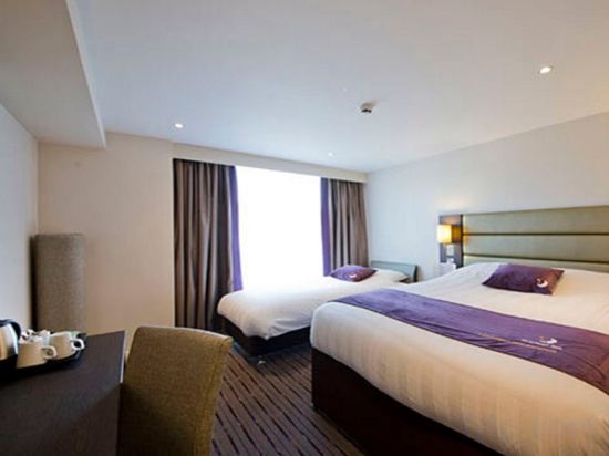 Фото Premier Inn Edinburgh City Centre Royal Mile