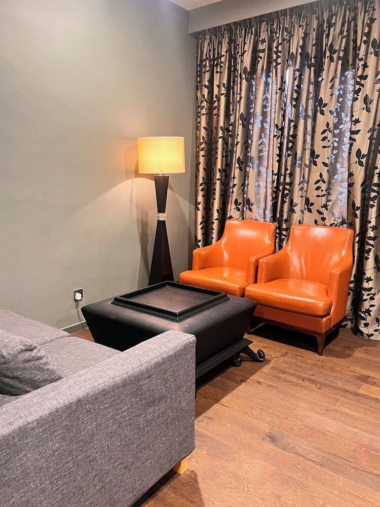 Фото Bedrock Hotel