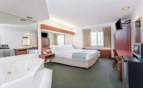 Гостиница Microtel Inn & Suites by Wyndham Marianna в Марианне