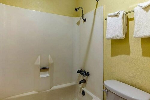 Гостиница Econo Lodge Waco North I-35 в Лейси-Лейквью