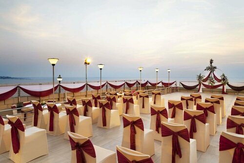 Гостиница Ramada Plaza by Wyndham Palm Grove в Мумбаи