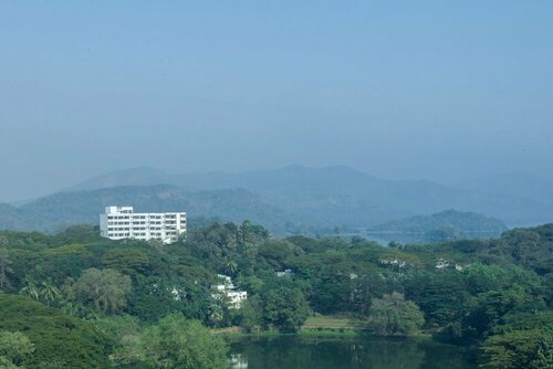 Гостиница The Westin Mumbai Powai Lake в Мумбаи