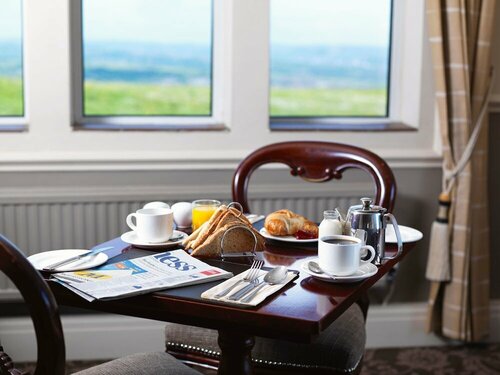 Гостиница Pennine Manor Hotel в Галифаксе