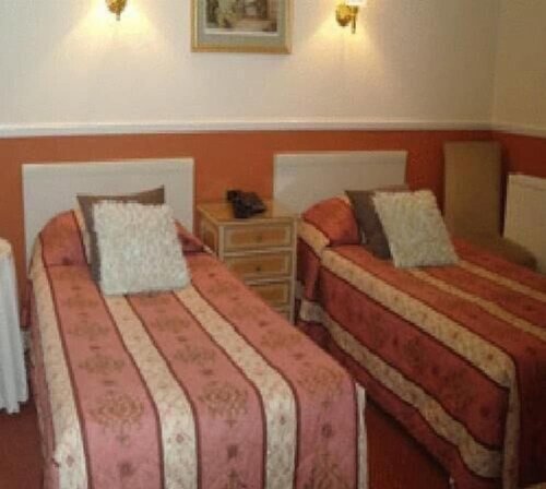 Гостиница The City Hotel в Данфермлине