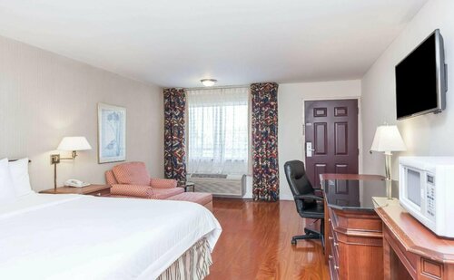 Гостиница Days Inn & Suites by Wyndham Sunnyvale в Саннивейле