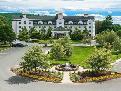 Гостиница Comfort Inn & Suites Near Burke Mountain в Штате Вермонт