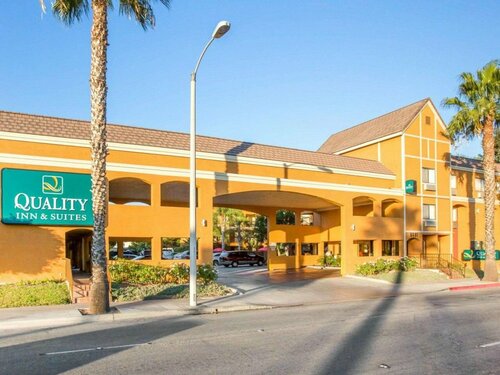 Гостиница Quality Inn & Suites Westminster Seal Beach в Гарден Грове