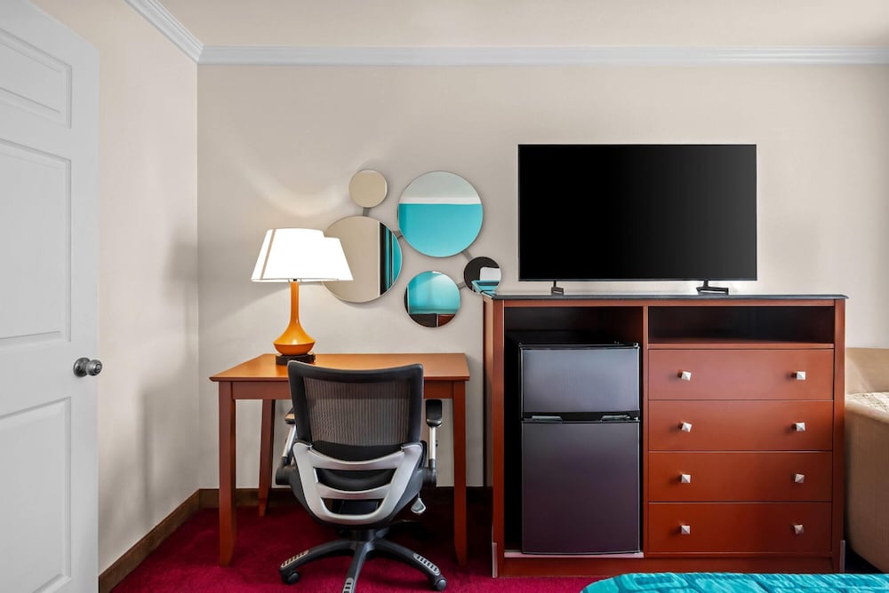 Фото Howard Johnson by Wyndham Pasadena